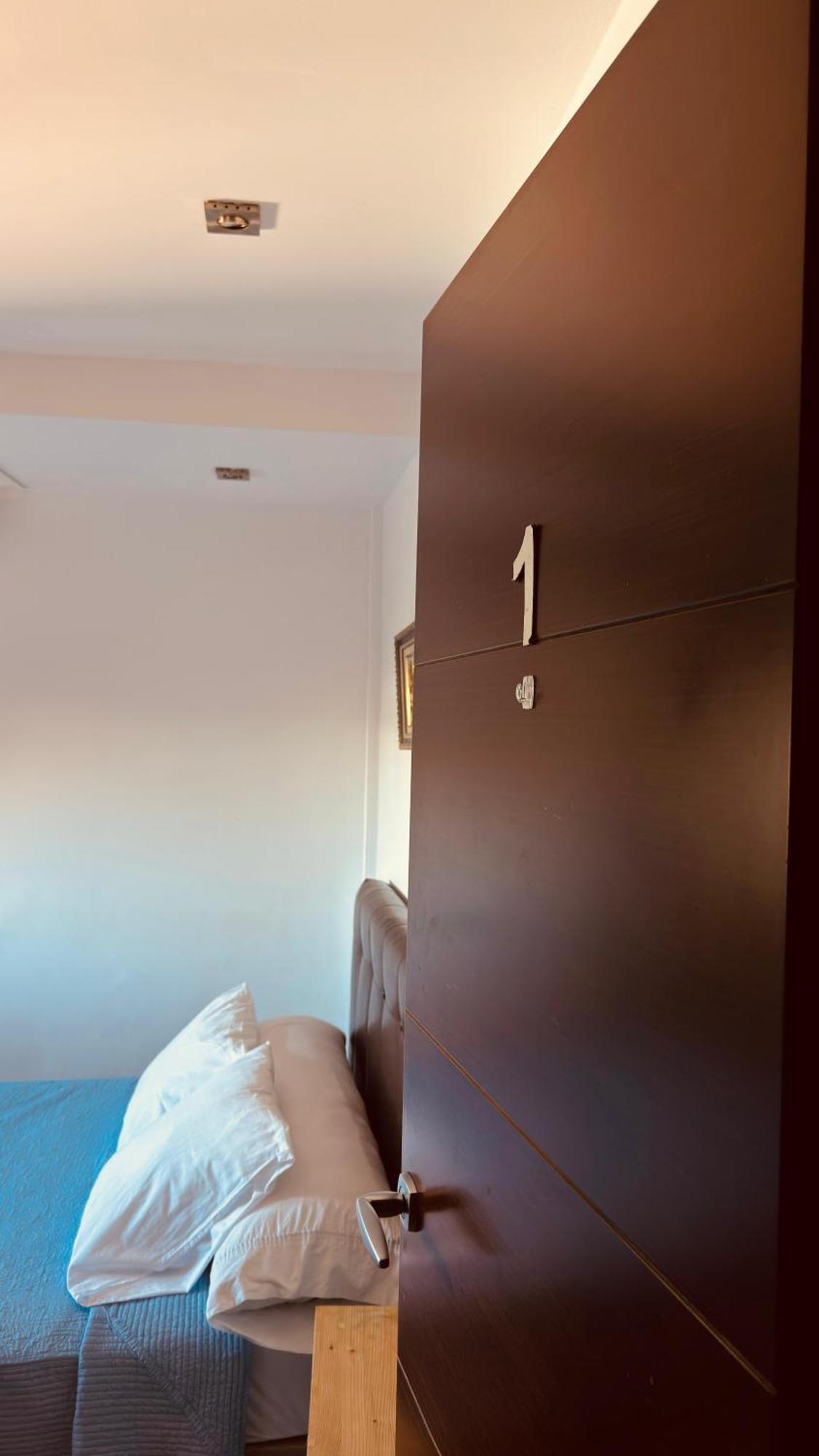 Red House Bed & Breakfast Llucmajor  Bilik gambar